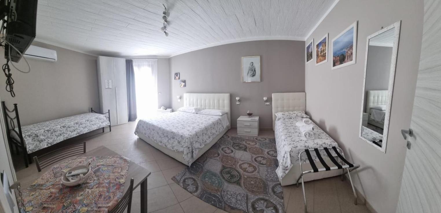 La Regina Di Saba Bed & Breakfast เปียซซา อาร์เมรีนา ภายนอก รูปภาพ