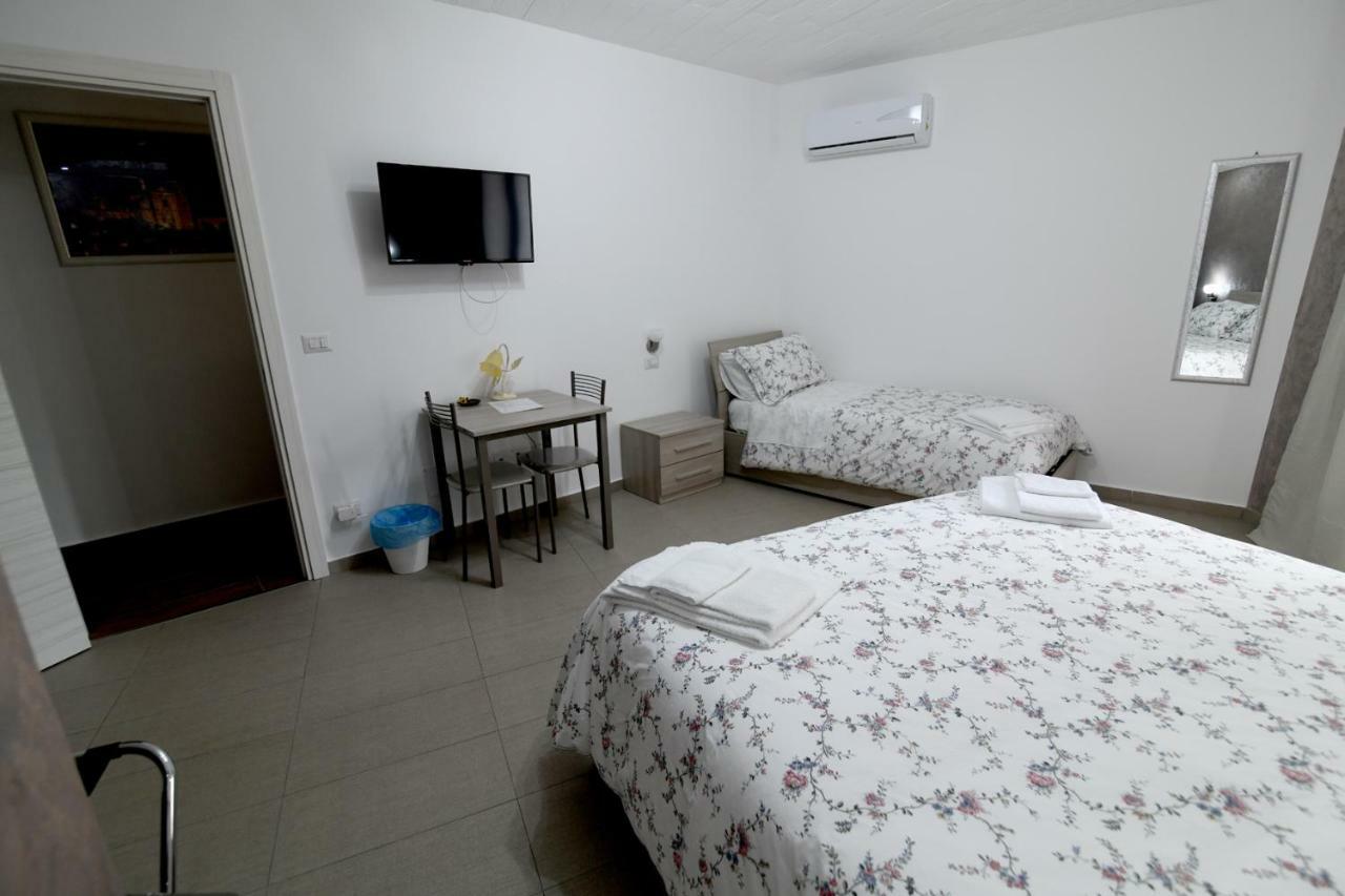 La Regina Di Saba Bed & Breakfast เปียซซา อาร์เมรีนา ภายนอก รูปภาพ