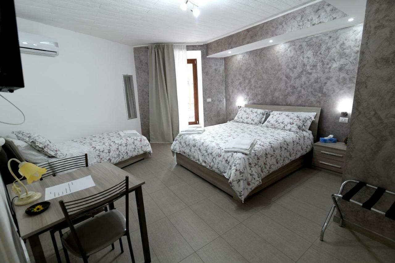 La Regina Di Saba Bed & Breakfast เปียซซา อาร์เมรีนา ภายนอก รูปภาพ